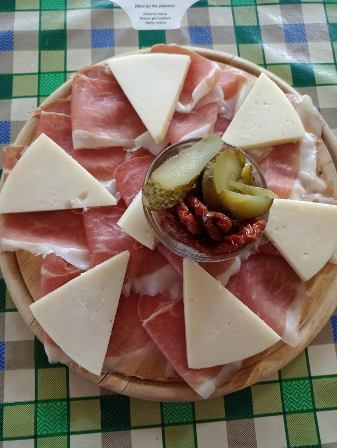 לינה וארוחת בוקר Divača Osterija Na Planinci מראה חיצוני תמונה